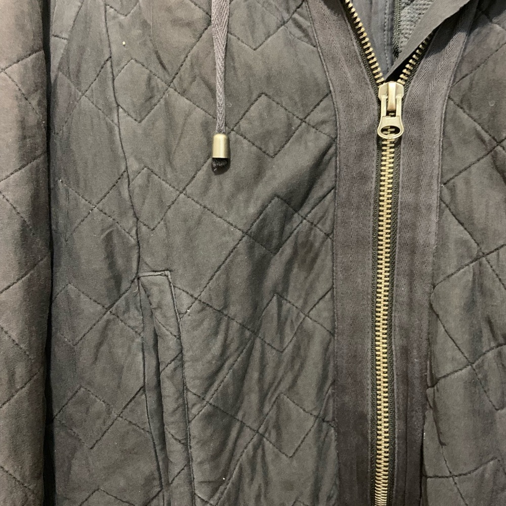 Free People Women’s (Medium) Black Quilted Jacket with Hood and zipper back. - Picture 8 of 11